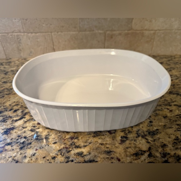 Corningware F-12-B 1.8 Liter Casserole Ovenware Dish. - Picture 1 of 3